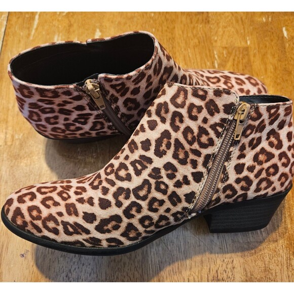 Soda Leopard Print Heeled Booties Size 7 Zip Up - Picture 3 of 8